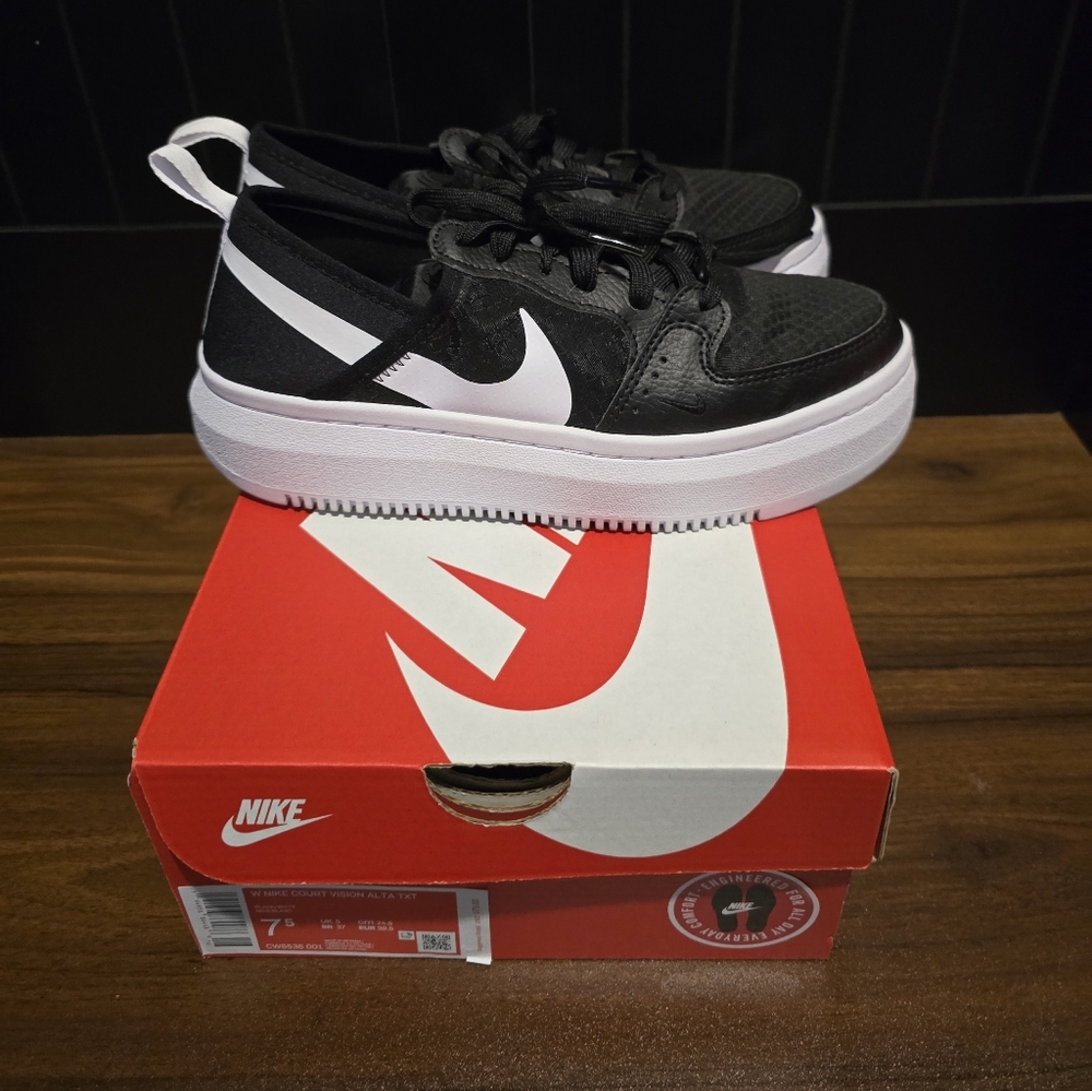 Nike Black and White Athletic Shoes